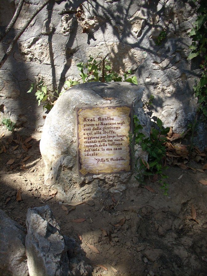 Axel Munthe monument, Anacapri - 08.JPG
